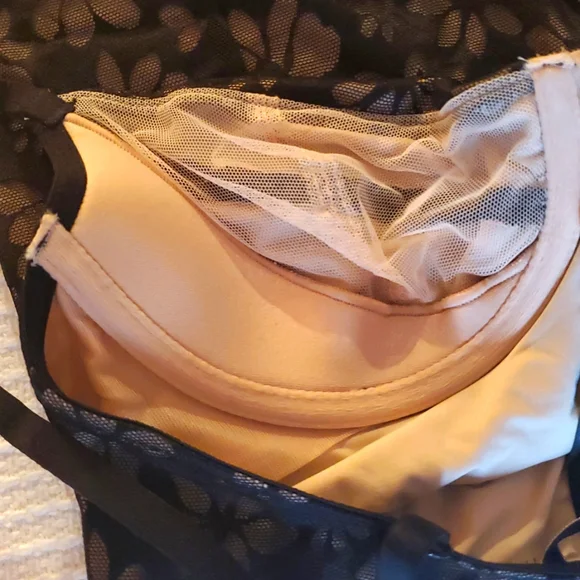 Victoria Secret Floral Black Camisole Top With Underwire And Lace - Picture 6 of 7